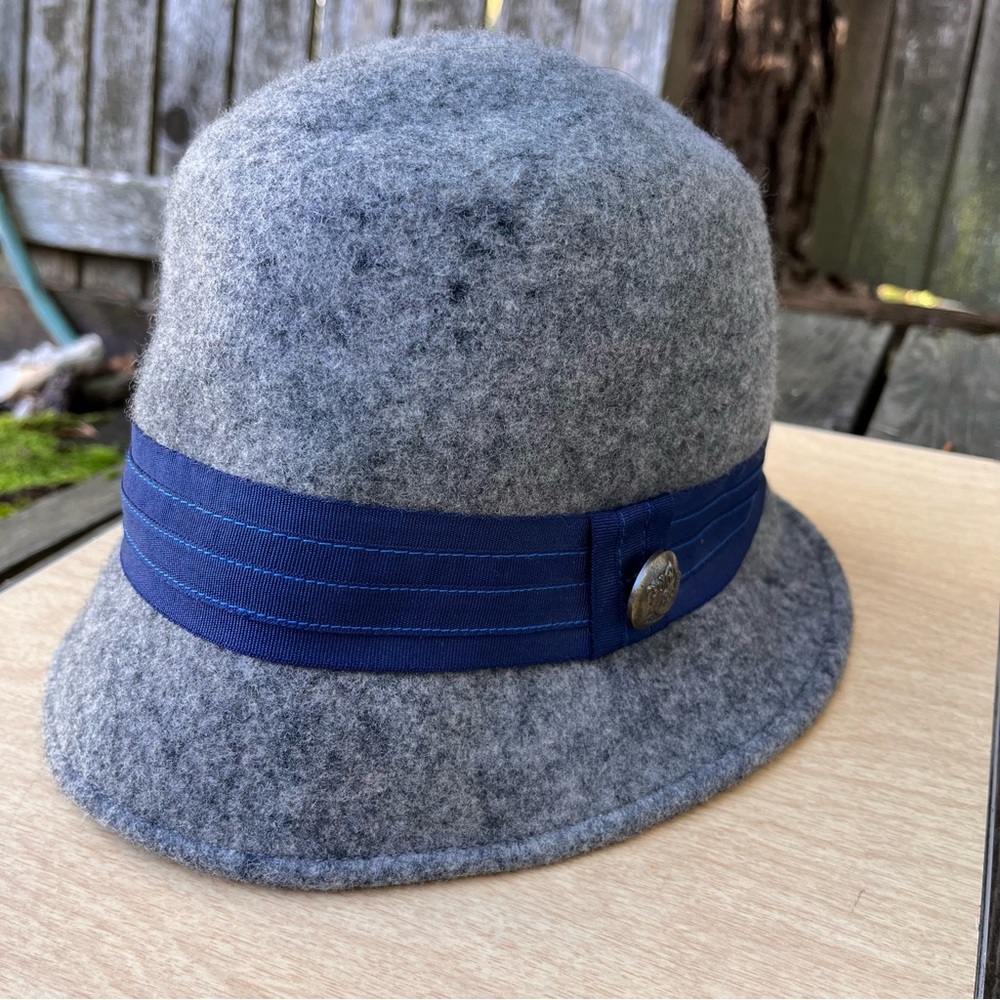 Dominion Hats & Cap Co. Vintage 100% Wool Cloche Hat With Ribbon Button Accent